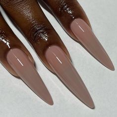 Aprés Nail Official | The Stilettos did not come to play, they came to slay 😌💅 @justineskye is wearing our Sculpted Stiletto XL Gel-X® Tips done by… | Instagram Nude Stilletos Nails, Long Neutral Nails, Natural Stiletto Nails, Khloe Kardashian Nails, Nude Stiletto Nails, Kardashian Nails, Nails Aesthetics, White Stiletto Nails