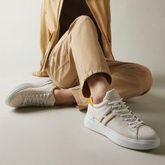 The H580 sneakers were designed with the wind and its flow in mind, with harmonious volumes and an aerodynamic outsole. The smooth leather upper, with soft and essential lines, is the background of an extended H that ends in an eyelet. A style with an urban casual vocation, with a memory foam insole to guarantee a cushioned fit. Hogan Sneakers, Exclusive Sneakers, Mid Top, Mens Trainers, The Wind, Smooth Leather, High Top Sneakers, High Tops, Memory Foam