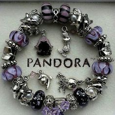 Pulseras Kandi, Pandora Bracelet Charms Ideas, Christmas Hand Painted, Pandora Bracelet Designs, Pandora Jewelry Charms, Pandora Beads, Wrist Jewelry