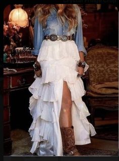 Mode Country, Long Tiered Skirt, Look Boho Chic, Mode Kimono, Bridal Skirts, Looks Country, Mode Boho, Long Skirts, Beautiful Skirts