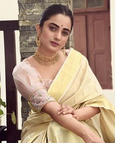 Namitha Pramod, Kerala Saree Blouse, Kerala Saree Blouse Designs, Blouse Ideas, Saree Blouse Neck Designs, Latest Model Blouse Designs, Sari Blouse Designs, Indian Saree Blouses Designs, Silk Saree Blouse Designs