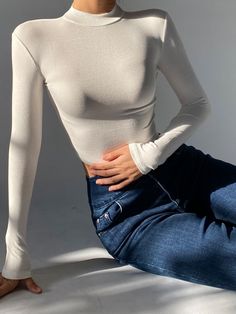 Please allow 1-3 measurement error (Umit):cm S: Length 41， Bust 62， Sleeve 54， Shoulder 31 M: Length 42， Bust 66， Sleeve 55， Shoulder 32 White V Neck Long Sleeve, Soft Vibe, Running Trousers, Spring Shorts, Clothes Casual, Summer Crop Tops, Xl Fashion, Teenager Outfits, Yoga Women