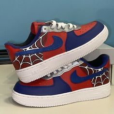 Spider Man Af1, Spiderman Airforce, Spider Man Painted Shoes, Spiderman Shoes Nike, Spider Man Shoes Nike, Spiderman Style Clothes, Spiderman Shoes Diy, Spiderman Nike Shoes, Marvel Nike Shoes