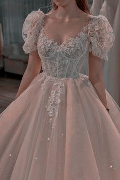 Ball Gowns Fantasy Fairytale, White Ball Gown Wedding Dresses, Ball Gowns Fantasy, Gowns Princess, Gaun Abad Pertengahan, Aesthetic Engagement, Princess Fairytale, White Ball Gowns, 파티 드레스