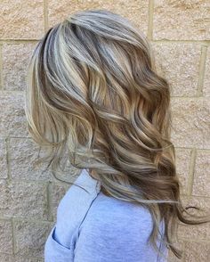 Hair Blonde Highlights Lowlights, Blonde Highlights With Lowlights, Cool Blonde Highlights, Hair Caramel, Hair Color Blonde Highlights, Light Curls, Balayage Blond, Hair Color Blonde