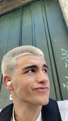 Top 50 Buzz Cut Hairstyles for Men | Best & Cool Men's Short Hair Trends For 2024 | Top 50 Buzz Cut Hairstyles for Men in 2024 (Detailed Gallery + Video) Buzzed Bleached Hair Men, Bleached Buzz Cut Men, Buzz Cut Hair Dye, Hair Dye Men, Short Bleached Hair