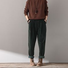 Medium Fashion Size, Masculine Outfits For Women, Crunchy Style, Oversized Trousers, Corduroy Pants Outfit, Woman Trousers, Masculine Outfits, Oversize Outfit, Gender Neutral Style