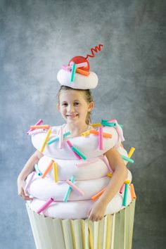 Diy Cupcake Costume, Muffin Costume, Cupcake Halloween Costumes, Cake Costume, Food Halloween Costumes, Cupcake Costume, Candy Costumes, Diy Cupcake