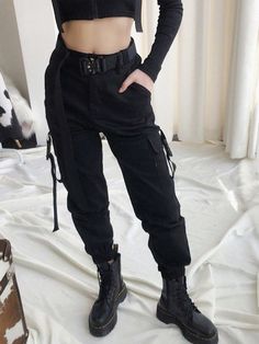 Pants With Buckles, Alternative Streetwear, Army Cargo Pants, Grunge Pants, Soft Grunge Outfits, Capri Outfits, Pocket Cargo Pants, Badass Outfit, Fashion Alternative