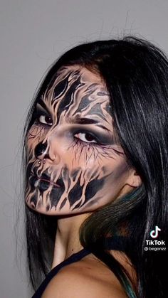 Scary Halloween Makeup Looks, Halloween Backgrounds Wallpapers, Alien Halloween Makeup, Halloween Nails 2022, Nail Designs Halloween, Wallpapers Halloween, Pfp Halloween, Halloween Tattoo Ideas, Cat Halloween Makeup