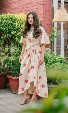 Cotton Dress Western, Temple Visit Outfit Indian, Dress For Heavy Bust, Summer Ethnic Outfits, Bday Guest Outfit, Cotton Dress Pattern Western, Cotton Dresses Summer Indian, Long One Piece Dress Indian, Cotton One Piece Dresses Western