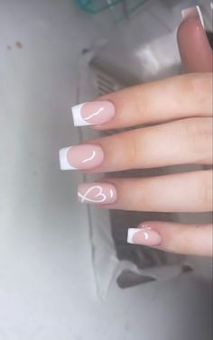 Natural Back To School Nails, Cute Grad Nail Ideas, Nails Ideas French Tip White, Square Nails Back To School, Back To Skl Nails, Mail Inspo Back To School, High School Nails Ideas, Back To School Nails Acrylic Square, Acrylic Nail Inspo Medium Length Square