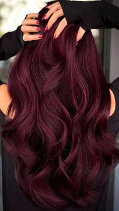 Pelo Color Borgoña, Pelo Color Vino, Wine Hair Color, Dark Red Hair Color, Red Hair Inspo, Wine Hair, Cherry Hair, Hair Color Burgundy, Dark Red Hair