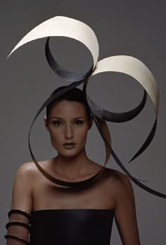 If It's Hip, It's Here: And You Thought Origami Was Impressive: Paper Fashions By Zoe Bradley Mad Hat, Tailoring Techniques, Design Moda, Body Adornment