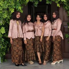 Inpirasi Kebaya Modern Atasan blouse velvet rok batik Batik Fashion Modern, Kebaya Brokat, Muslim Women Fashion