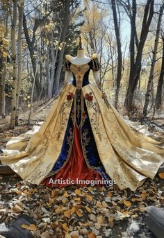 Snow White Dress Aesthetic, Royal Dress Design, Fur Dress Gowns, Unique Cosplay Ideas, Princess Gown Design, Flareon Cosplay, Snow White Fancy Dress