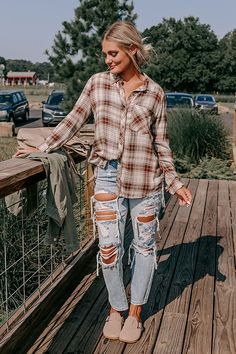 You will be looking cute around the bonfire when you arrive in this darling flannel featuring lightweight material patterned with a wine and olive hued plaid print, a button down front with a collared neckline, long loose sleeves with button closure cuffs, a single accent chest pocket, and a relaxed silhouette that falls into a rounded hemline! Measurements S : Bust 38", Hip 38", Length 30", Sleeve Length 23", Waist 36". M : Bust 40", Hip 40", Length 30", Sleeve Length 23.5", Waist 38". L : Bust Indiana Fall Outfits, Desert Fall Outfits, Women's Fashion Size 12 Outfit, Classic Country Style Fashion, Boho Farmhouse Outfits, Paint N Sip Outfit, Jean Flannel Outfit, Thanksgiving Flannel Outfit, Women Rock Outfits