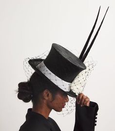 Find VICTORIA GRANT Top Hat Fascinator on Editorialist. Perfect for tailored suits and little black dresses alike with its traditional silhouette and historic appeal, this straw top hat from Rachel Trevor-Morgan is bound to collect compliments. The fluted crown sits just so, with a fine mesh veil adding additional drama to the curved profile. Schiaparelli Hat, Equestrian Photoshoot, Top Hat Fascinator, Rachel Trevor Morgan, Flat Top Hats, Bucket Hat Outfit, Ladies Dress Hats, Black Top Hat, Black Fascinator