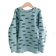 Sudadera peces azul grisáceo -- lotiekids. Ocean themed kids clothing, under the sea Girls Gang, Fashion Design For Kids, Happy Clothes, Kids Fashion Trends, Kids Fishing, Trendy Girl, Kids Pattern, Kids Fashion Clothes