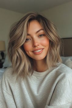 Click for More ➡️ | Save for Later ❤️  A layered, mid-length bob with a seamless ashy ombre blend that creates an effortlessly cool look. (Mid-Length Choppy Bob with Ashy Ombre - Choppy Bob Hairstyles) Ashy Ombre, Cinnamon Balayage, Short Choppy Bobs, Mid Length Bobs, Short Layered Bob Hairstyles, Blonde Tips, Tousled Bob, Blonde Streaks, Layered Bob Short