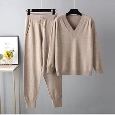 Butter Soft Luxury Jogger Sets With Gold Hardware Fits Sizes 4-10 Sweater Two Piece Set, Carrot Pants, Knit Two Piece Set, Mid Waist Pants, Knitted Suit, Estilo Chic, Sweater Set, Casual Sweaters, Casual Sets