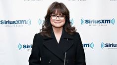 Valerie+Bertinelli+long+hairstyle+with+bangs+for+big+women Flattering Hairstyles For Round Faces, Hairstyle With Bangs, Hairstyles For Fat Faces, The Right Hairstyles, Flattering Hairstyles, Valerie Bertinelli, 80s Hair, Long Hairstyle, Bangs With Medium Hair