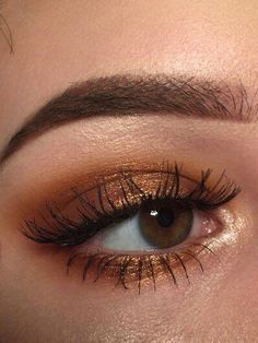 Makeup Party Night, Warm Makeup, Bold Eye Makeup, Gold Eye Makeup, Makeup Tip, Make Up Inspiration, Smink Inspiration, Gold Makeup