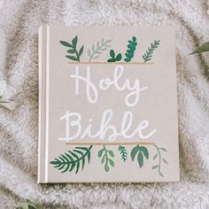 Painted Bible Cover Diy Simple, Paint Scripture Cover, Painting My Bible Cover, Boho Painted Bible, Painted Scripture Cover, Bible Decor, Girl Bible Study