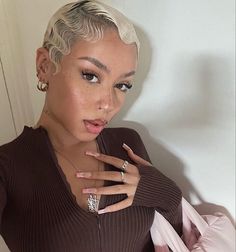 Baddie Hairstyles For Short Hair, Finger Wave Hair, Short Hair Pixie Cuts, Finger Waves, Sassy Hair