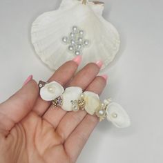 Welcome to our beach inspired collection of shell hair clips, these hair clips are perfect for bridal showers, weddings, beach outings and summer vacations. This romantic shell clip will make a great statement for that next mermaid moment. A great beach accessory for the bride and bridesmaid. Hand crated with love and precise attention to detail, each clip is one of a kind, assorted to my liking, making each clip unique and one of a kind. No clip is exactly the same. This silver tone barrette is 3 inches long *Shells may vary is size and color*   Although items are secure on clip please be delicate with item as it is very fragile, Please leave out of water if possible, keep in a safe storage place.  Shipping: Items and prepaid ready to ship. Item will be carefully packaged to ensure the sa Indian Bridal Hairstyles, Sea Glass Crafts