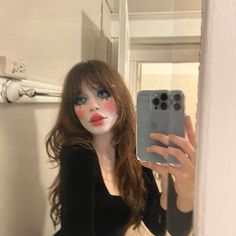 Artsy Halloween Costume, Casual Clown Makeup, Clown Editorial, Spooky Clown Makeup, Pierrot Clown Makeup, Vintage Clown Aesthetic, Cute Clown Outfit, Subtle Clown Makeup, Glam Clown Makeup