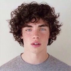 Hairstyle For Guys, Curly Boy, Curly Hair Fringe, Messy Hair Look, Really Curly Hair, Layered Curly Hair, Brown Curly Hair, Layered Haircuts For Medium Hair