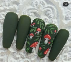 Nature Inspired Nails Green, Cute Mushroom Nail Designs, Mushroom Themed Nails, Fall Nails Mushroom, Cottagecore Nail Ideas, Cottage Core Nails Acrylic, Nails With Mushroom Design, Forest Theme Nails, Floral Esthetics