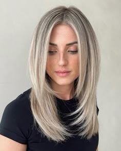 Medium-to-Long Haircut with Layers around the Face Long Fine Hair, Fine Straight Hair, Long Layered Haircuts, Haircuts For Fine Hair, Long Blonde Hair