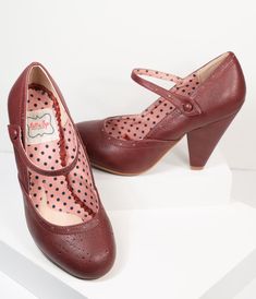 Burgundy Dress Shoes, Teaching Shoes, Heels Unique, Retro Heels, Burgundy Heels, Ellie Shoes, Basic Shoes, Black Nike Shoes, Sneakers Fashion Outfits