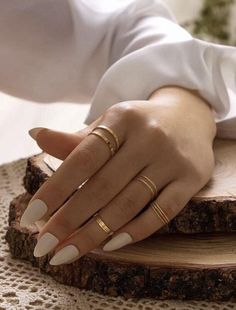 Hand Jewelry Rings, Delicate Gold Ring, Gold Rings Simple, Dainty Gold Rings, Gold Ring Sets, Classy Jewelry, Finger Rings, Hand Jewelry, Delicate Rings