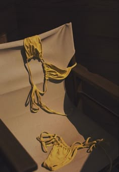 a pair of yellow string tied to a bed