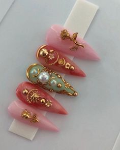 Nails 2023 Trends With Charms, Victorian Nails Aesthetic, Mail Jewel Designs, Reinassance Nails, Art Museum Nails, Cool Press On Nails, Royalcore Nails, Korean Glass Nails Almond, Victorian Nail Art