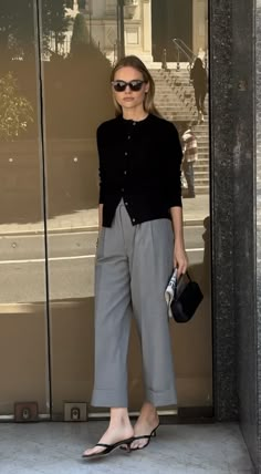 Court Wear For Women, Corporate Feminine Outfit, Smart Casual Work Wear Women, Funky Corporate Fashion, Scandinavian Street Style 2024, Feminine Corporate Outfit, Paris In April Outfit, Office Outfits Women Young Professional Summer, Sporty Business Casual Women