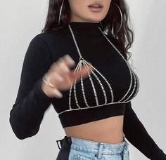 Jóias Body Chains, Estilo Punk, Crop Top Blouse, Club Outfits, Black Crop Tops, Outfits Casuales, Long Sleeve Tee, Spring Outfit, Black Tee