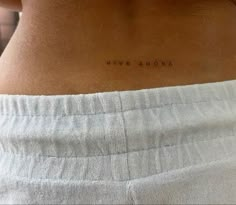 the back of a woman's stomach with an inscription on it that reads vive amora