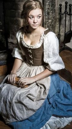 High Middle Ages Fashion, 1800s Commoner Dress, Cinderella Servant Dress, Historical Maid Dress, Medieval Maid Aesthetic, 1600s Dresses Peasant, Fantasy Peasant Aesthetic, Historical Dresses Aesthetic, 1500s Fashion Peasant