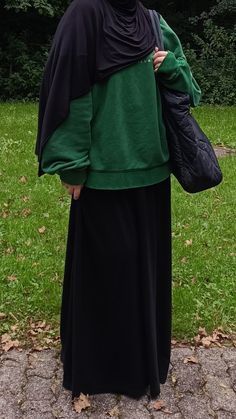 Green Hoodie Outfit, Ootd Muslim, Modest Ootd, Mantel Outfit, Stylish Outfits Casual, Trends Nails, Modest Casual Outfits, Modesty Outfits