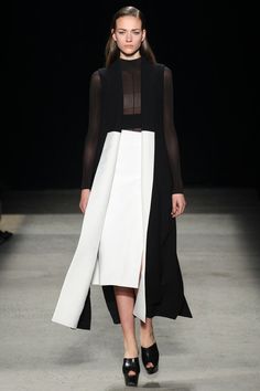 Narciso Rodriguez Fall 2019 Ready-to-Wear collection, runway looks, beauty, models, and reviews. Midi Outfits, Fashion Week Runway, Fashion Images, 가을 패션, Black Colour, Fall 2015, White Fashion, Minimal Fashion