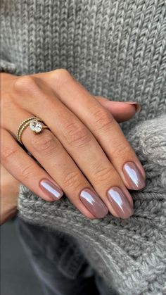 Glazed Gel Nails Short, Rounded Square Dip Nails, Wedding Day Nails Pearl, Shiny Dip Nails, Blush Pearl Nails, 2023 Nails Fall, Fall Nails Dip Powder Chrome, Hailey Bieber Chocolate Glazed Donut Nails, Hailey Bieber Chocolate Glazed Nails