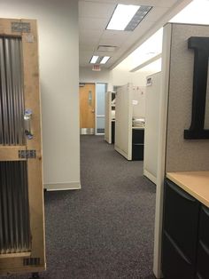 an empty office with no people in it