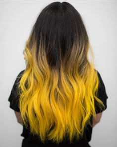 ombre yellow hair colors; coolest hairs color trends in 2019; trendy hairstyles and colors 2019; women hair colors; #haircolor#ombrehair#ombrehairideas Yellow Ombre Hair, Grey Balayage, Blonde Ombre Hair, Hair Colors Ideas, Yellow Hair Color, Ombre Blond, Yellow Ombre, Hair Color For Women, Penteado Cabelo Curto