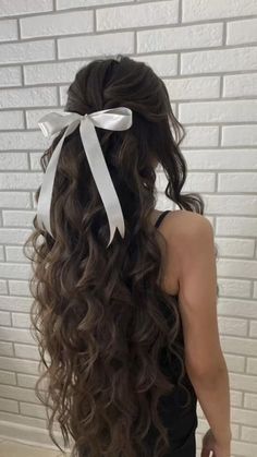 Bow Hairstyle, Ribbon Hairstyle, Peinados Fáciles Para Cabello Corto, Hair Stylies, Hairdo For Long Hair, Long Curly Hair, Homecoming Makeup, Long Curly, Aesthetic Hair