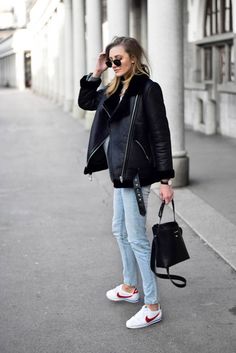 Why is shearling jacket the trendiest piece to own - Katiquette Moto Jacket Outfit, Chic Winter Outfits, Stylish Winter Outfits, Fashion Jackson