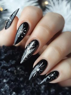 New Year’s Nails Ideas 2025: Trendy Designs to Celebrate in Style Almond Nails New Years Eve, Christmas/new Years Eve Nails, Winter Nail Designs Glitter, Nye 2024 Nails, New Year’s Eve Nails Almond, Great Gatsby Nails Designs, New Year's Nails Design, Christmas New Years Nails